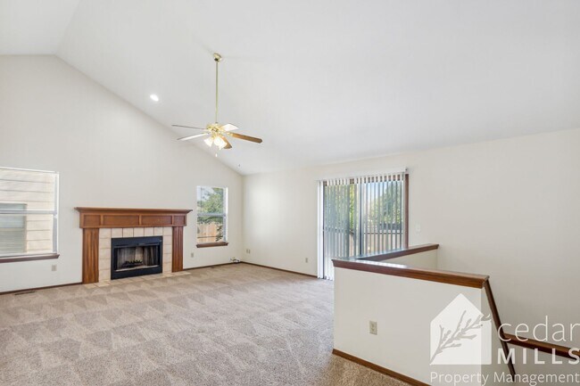 Foto del edificio - 3 bedroom Townhome in Andover