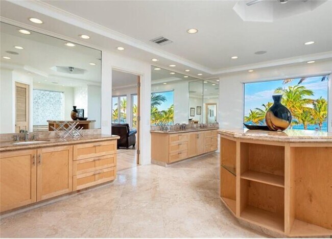 Building Photo - 1717 N Fort Lauderdale Beach Blvd