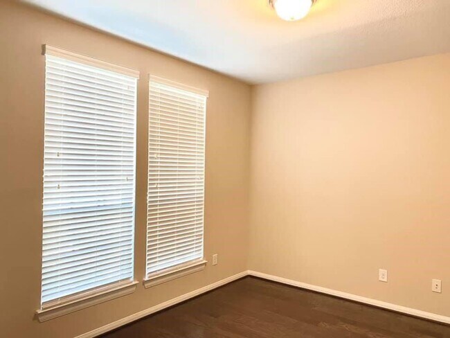 Building Photo - 15635 Windsor Bluff Dr