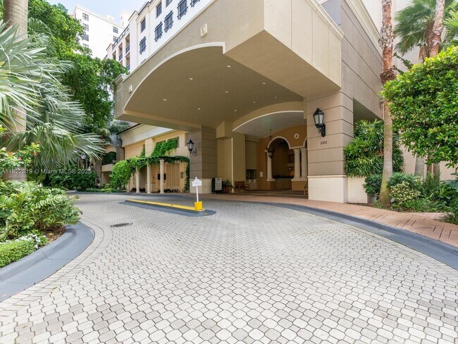 Foto del edificio - 888 Douglas Rd