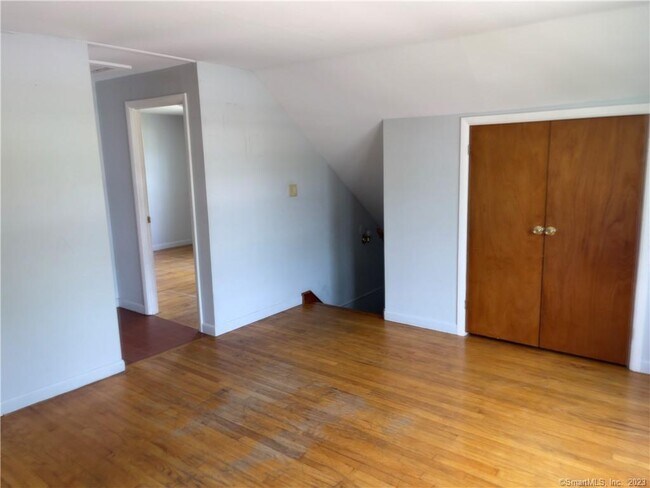 Building Photo - 140 Collis St