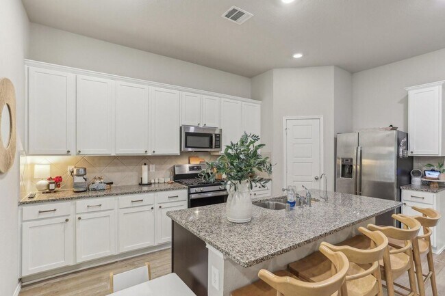 Building Photo - 23536 Kenworth Dr