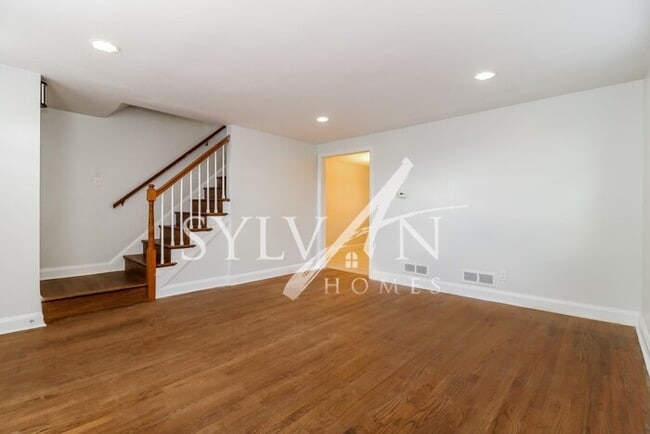 Building Photo - Prepare to fall in love with this 3 bedroo...