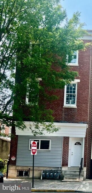 Building Photo - 625 DeKalb St