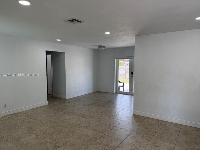Foto del edificio - 1000 NW 76th Terrace
