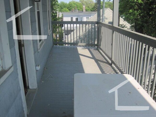 Foto del edificio - Oak Sq. Location, Parking Included, Eat-in...