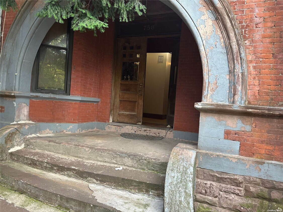 Primary Photo - 758 St Marks Ave