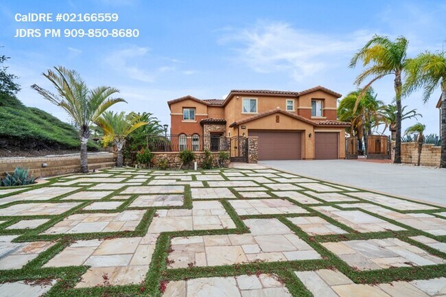 Building Photo - Canyon Country 6 Bedroom Home