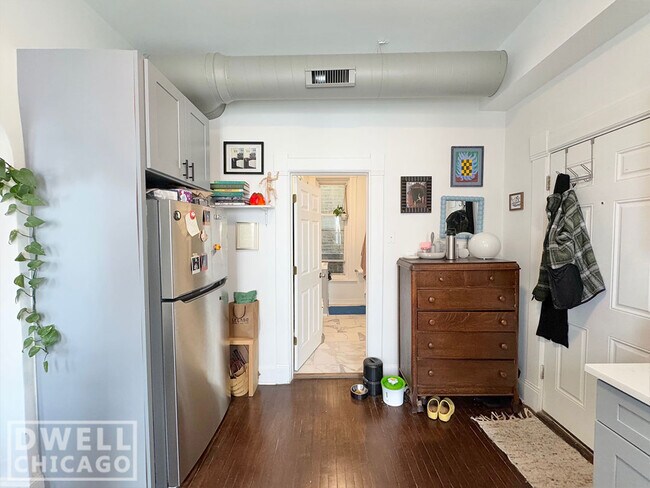 Foto del edificio - 1362 N Bosworth Ave