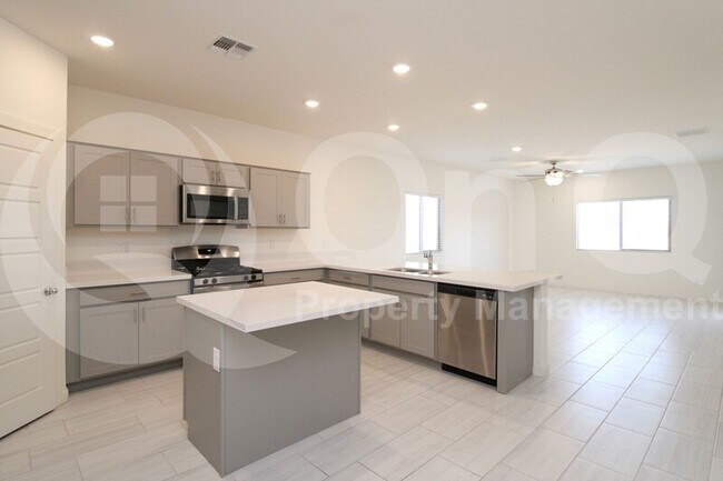 Building Photo - 35236 W Santa Monica Ave