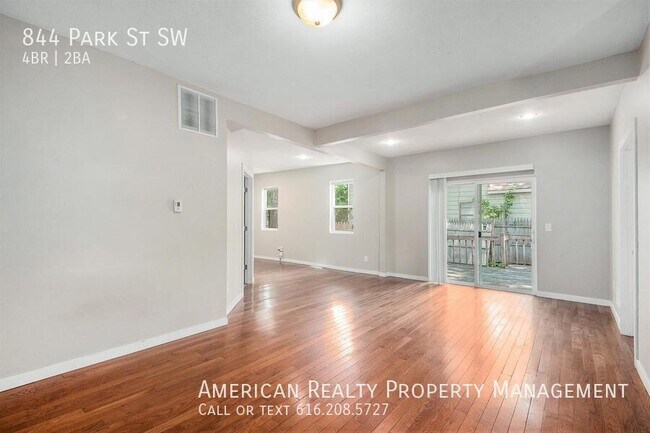 Foto del edificio - 844 Park St SW