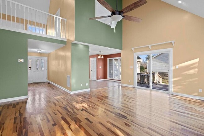 Building Photo - New Bern! Water Front Community!