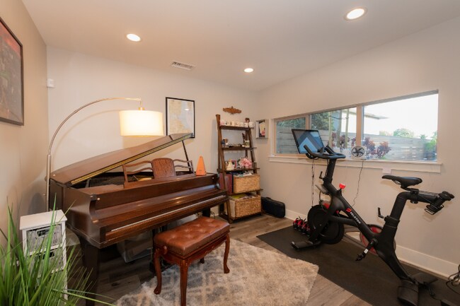 Foto del edificio - 3030 Jarvis St