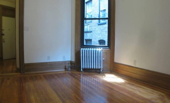 Building Photo - 161 E 81st St
