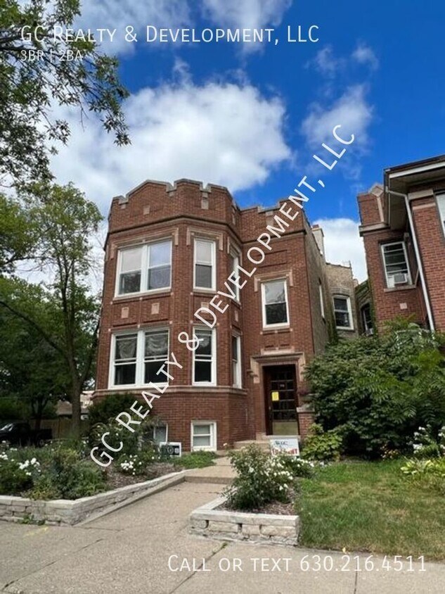 Primary Photo - *** ROGERS PARK LOCATION / 3 BDRM / 2 BTH ...
