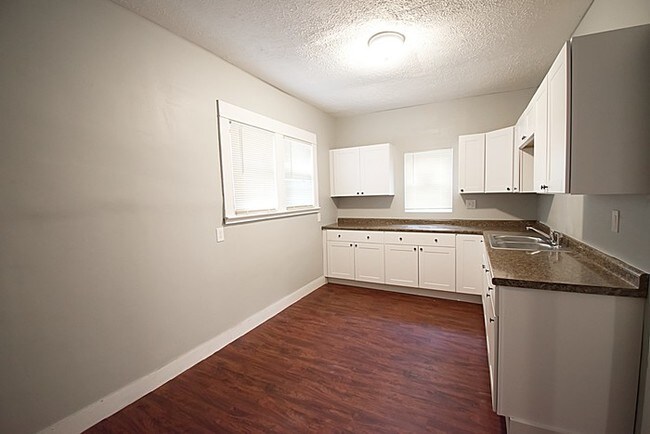 Foto del edificio - 3123 E 98th St