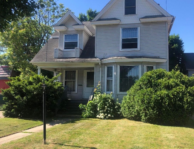 Building Photo - 742 E Stockbridge Ave