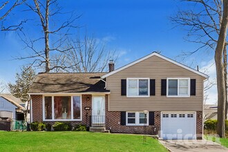 Building Photo - 1317 Fitzwatertown Rd