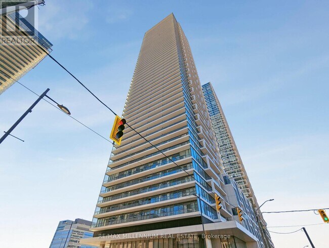 Photo du bâtiment - 950 Portage Pkwy