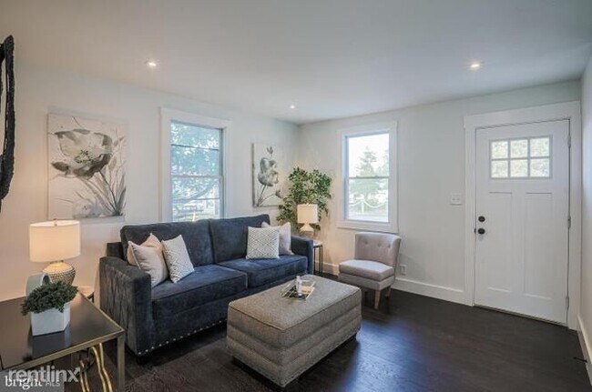 Building Photo - 4 br, 2 bath House - 202 Oak Ave