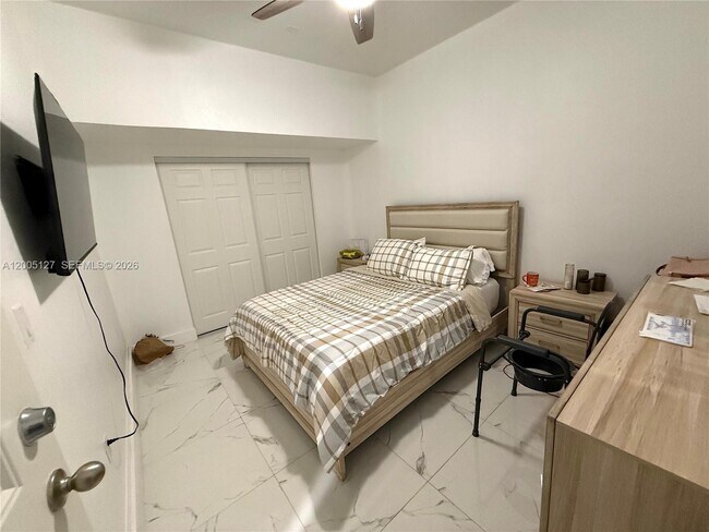 Foto del edificio - 758 NE 34th Ave