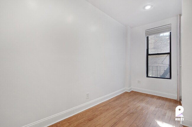 Foto del edificio - 152 Sherman Ave