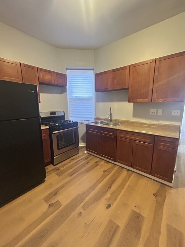 Foto del edificio - 7432 S Blackstone Ave
