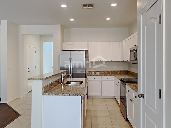 Building Photo - 15464 W Poinsettia Dr