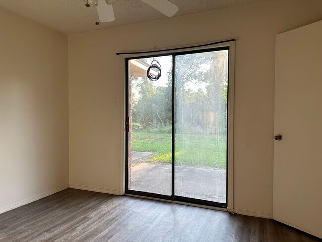 Building Photo - S.82nd Duplex