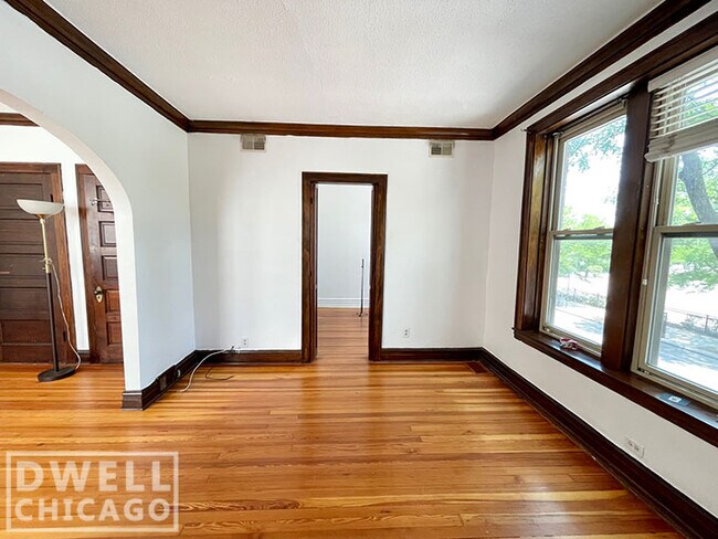 Building Photo - 4514 N Lincoln Ave