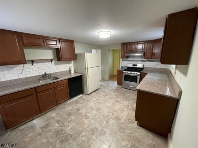 Foto del edificio - 1158 Littleton Rd
