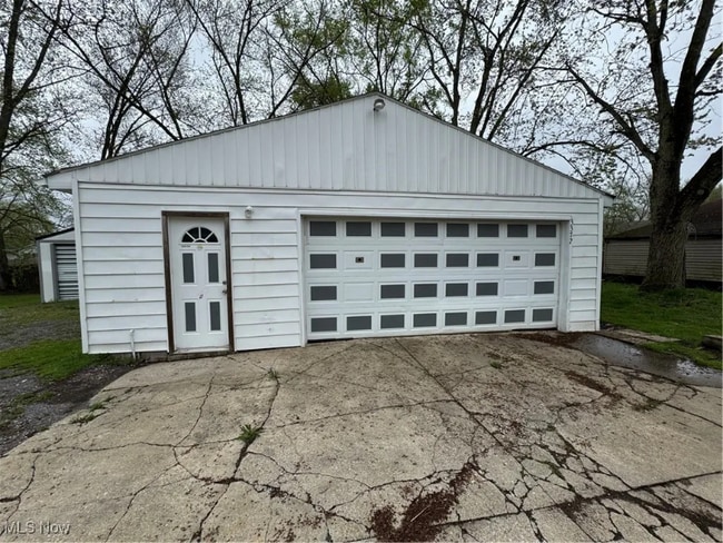 Building Photo - 3372 Lynwood Dr NW