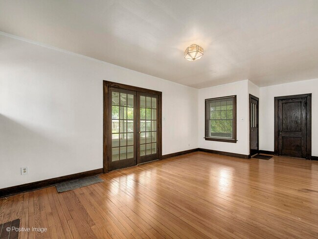 Building Photo - 8 N Vine St