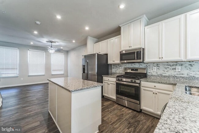 Building Photo - 3109 Potters Hill Rd
