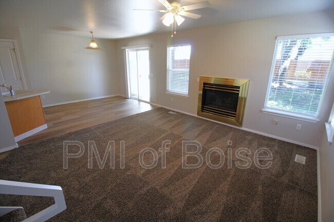 Building Photo - 5801 N Cobbler Ln
