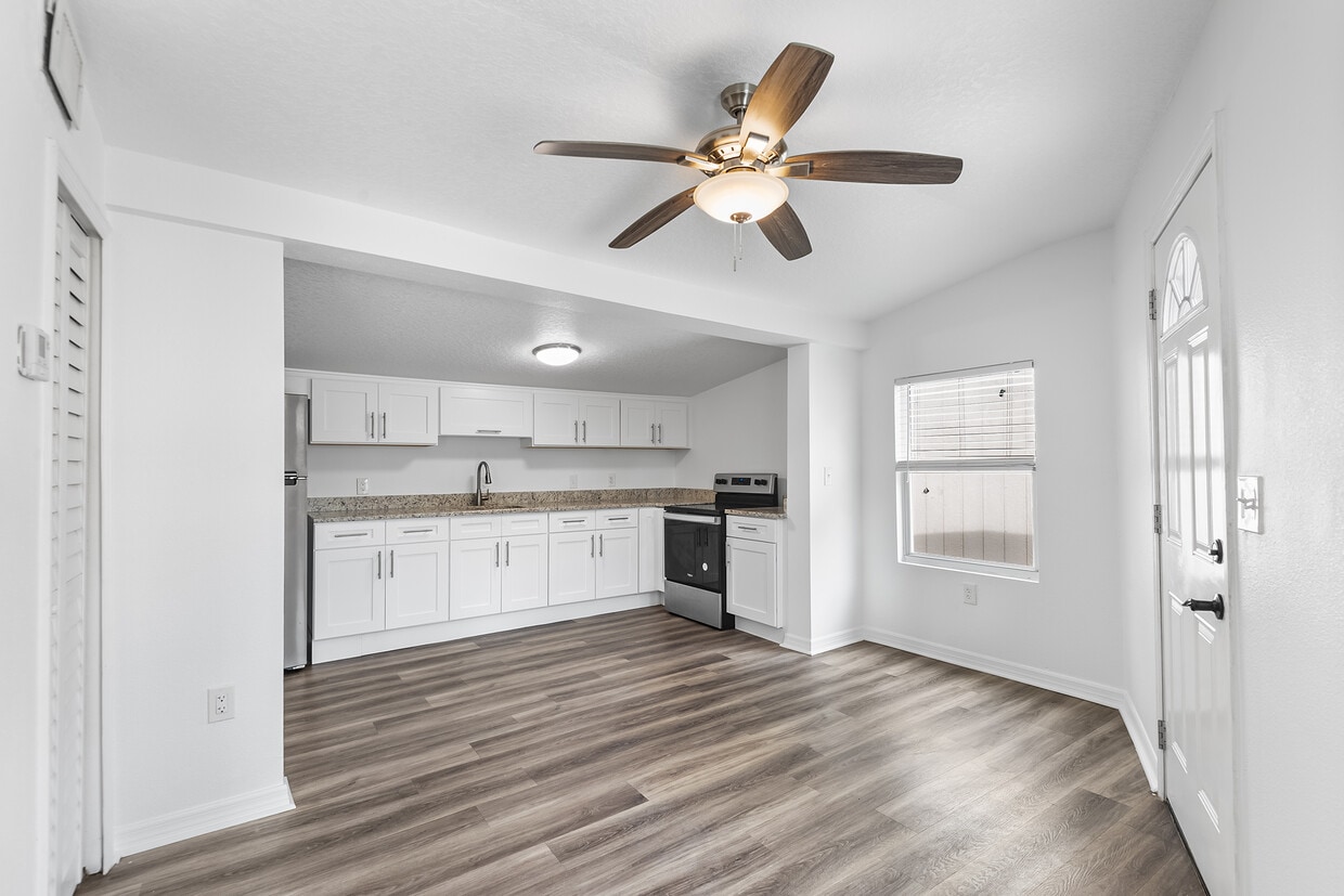 Primary Photo - Tampa Back House 3722