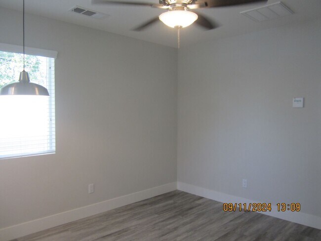 Building Photo - BRAND NEW 1 BEDROOM DOLL HOUSE!!