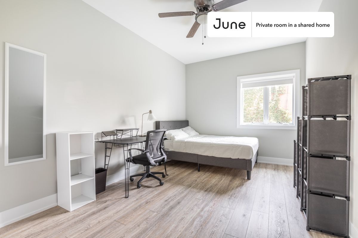 Primary Photo - Private bedroom in 5 bed/3 bath Home