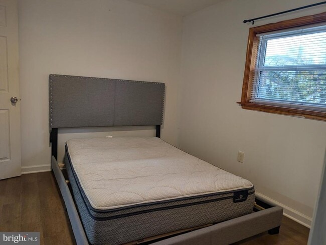 Building Photo - 306 Columbia Blvd