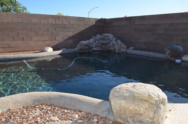 Building Photo - Rita Ranch Cozy Home with a Swimming Pool