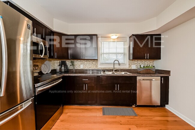 Foto del edificio - 1579 Wren Rd