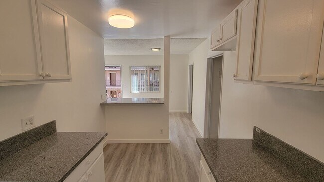 Foto del edificio - 13115 Oxnard St, Los Angeles, CA 91401