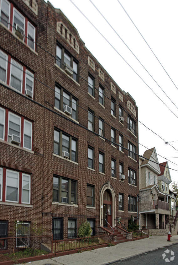 Building Photo - 52 Newkirk St