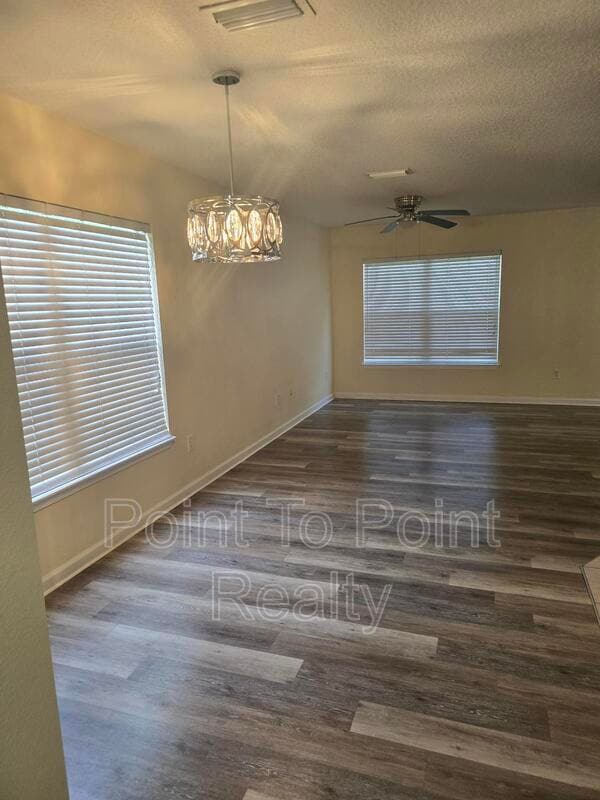 Building Photo - 811 Black Cherry Dr S