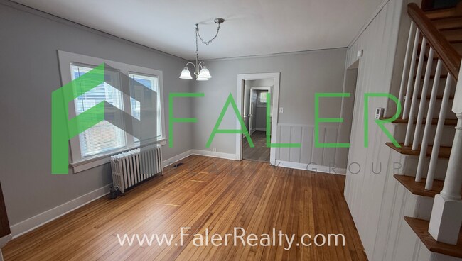 Foto del edificio - Spacious Belmont Home with Garage and Fenc...