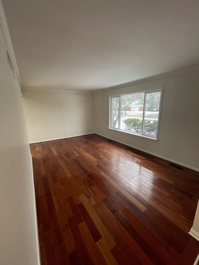 Foto del edificio - Beautiful home in Lathrup Village--3br/2.5ba/Basement/Attached Garage