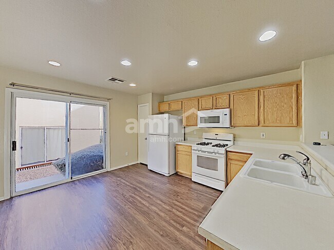 Foto del edificio - 3678 McMurty Court