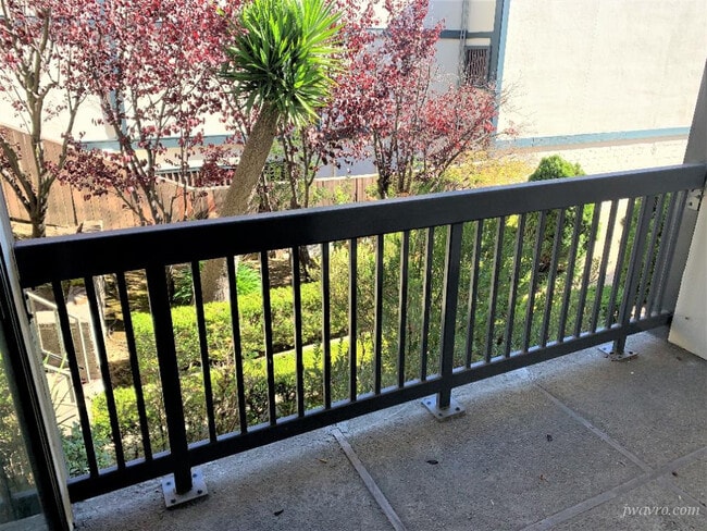 Building Photo - 1890 Sutter St