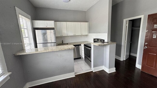 Building Photo - 1849 Dewey St