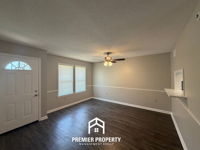 Building Photo - Newly Renovated 3BR Home in Bartlett | Hardwood Floors, Fireplace & Fenced Yard